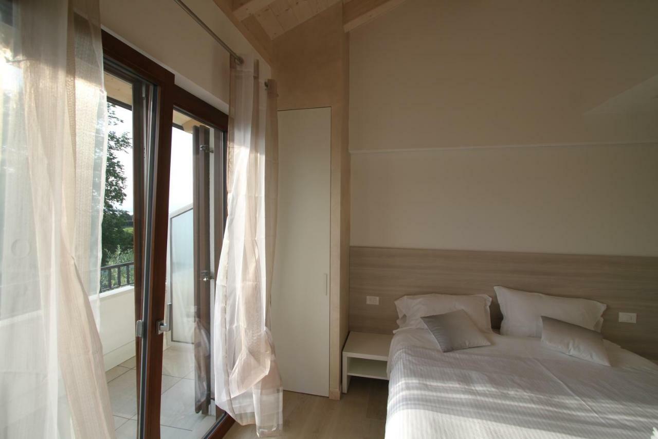 La Casa Bianca Loc.Turistica Lägenhet Peschiera del Garda Exteriör bild