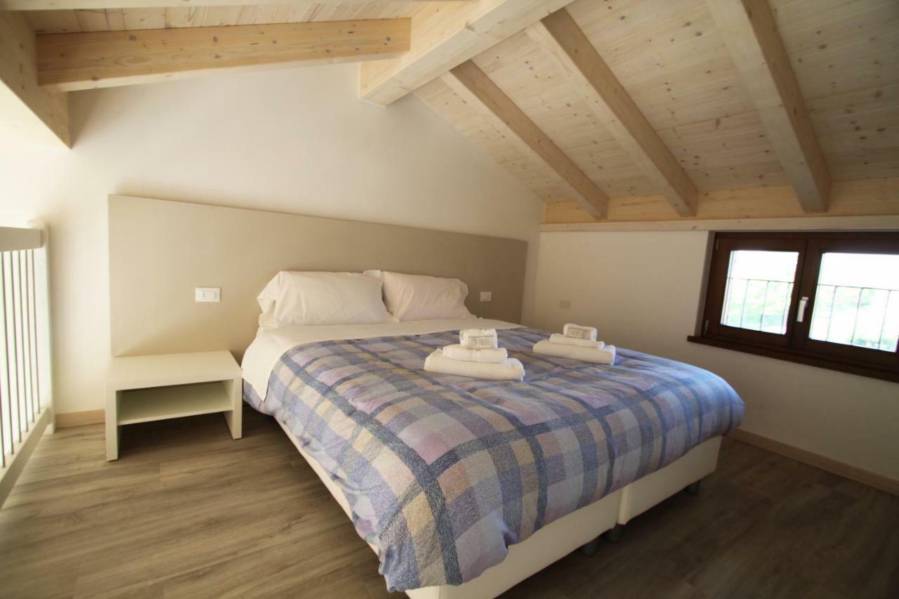 La Casa Bianca Loc.Turistica Lägenhet Peschiera del Garda Exteriör bild